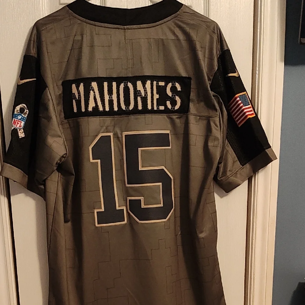 NFL Kansas City Chiefs Salute To Our Veterans Jersey - Picture 4 of 4